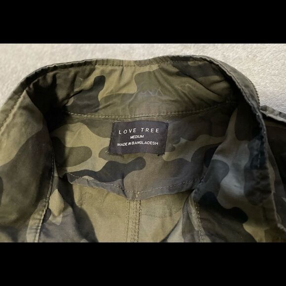 𝅺LOVE Tree anorak utility camouflage vest size medium. Excellent condition! - Picture 3 of 8